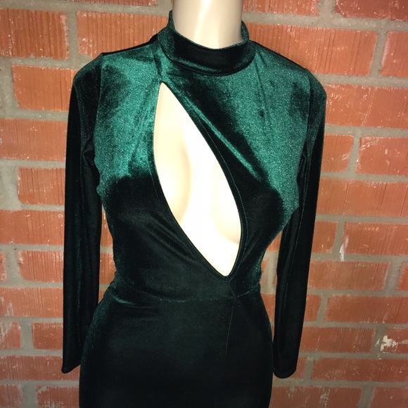 ☃️Slaying In Velvet Maxi Dress - Picture 3 of 6